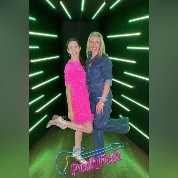 Welcome to my closet! My name is Chelsea 🌞 - Picture 8 of 15